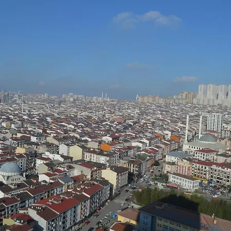 Luxe Ay38 アパート