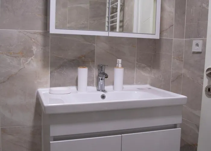 Luxe Ay38 アパート Eskiömerler