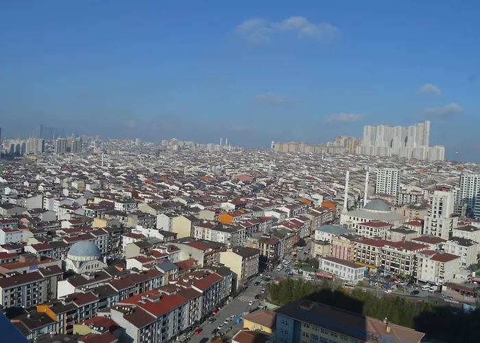 Luxe Ay38 アパート