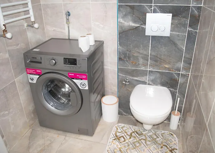 Luxe Ay38 アパート *