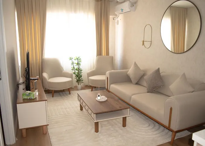 Luxe Ay38 アパート *