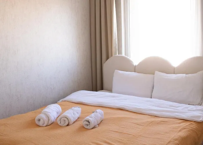 アパート Luxe Ay38 *