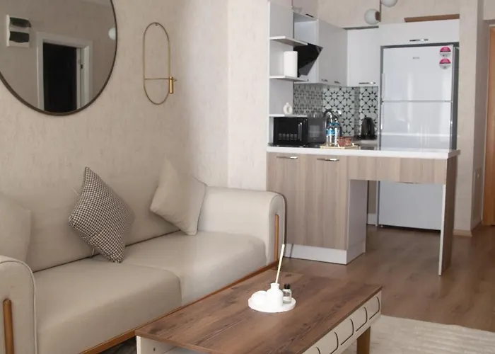 Luxe Ay38 アパート