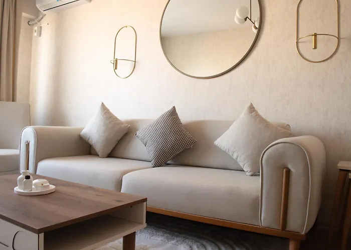 Luxe Ay38 アパート *