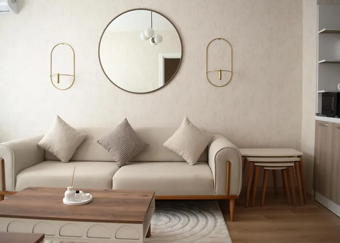 Luxe Ay38 アパート